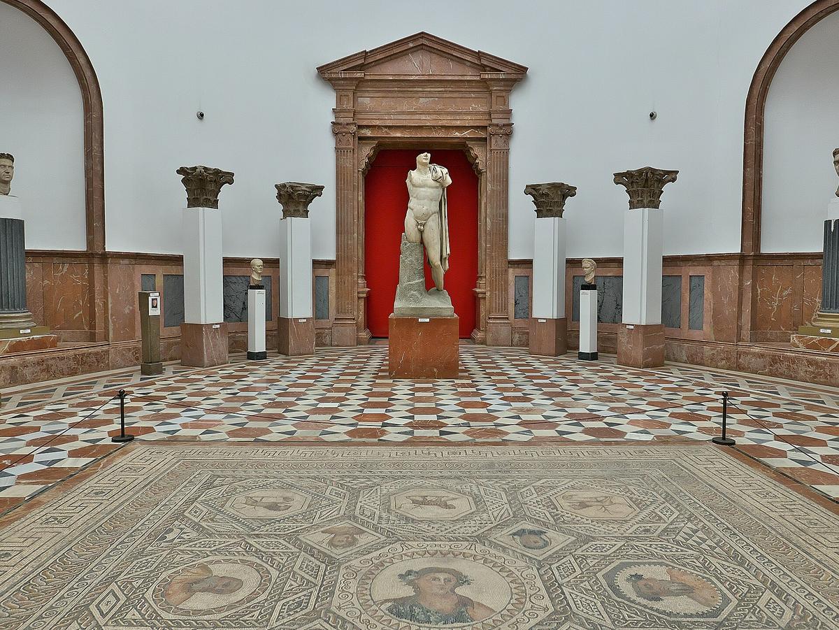 sala museo arqueológico Sevilla